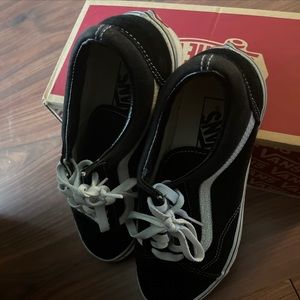 Vans women’s size 7 black and white